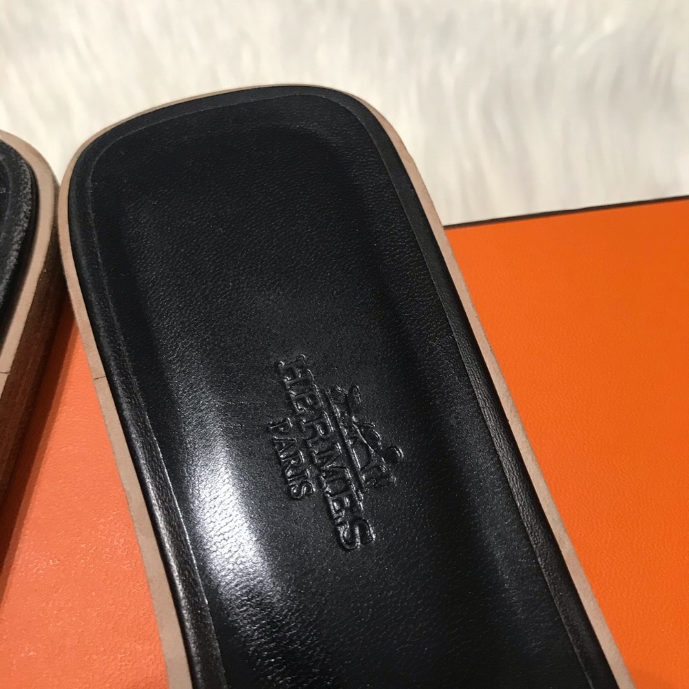 {Hermès} Oran Black Leaves Sandals - Picture 5 of 8